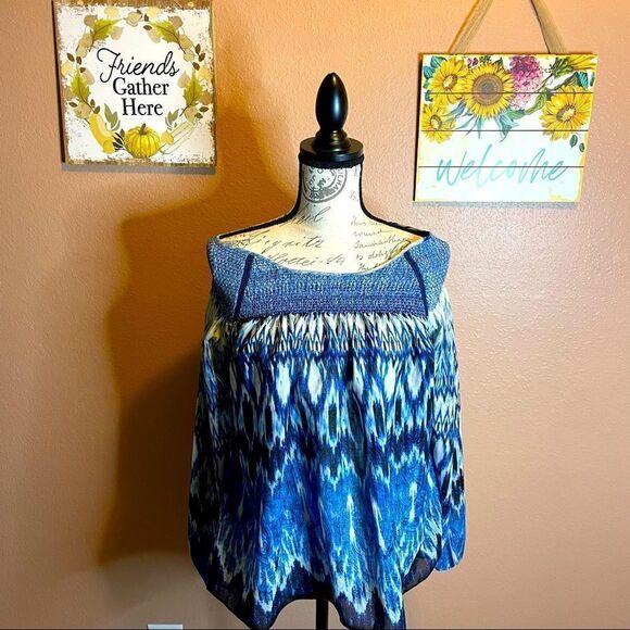 Crystal and violet off the shoulder top - Picture 1 of 10